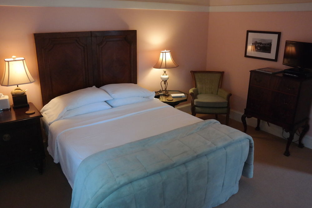 Beach Spa Bed & Breakfast Вирджиния Бийч Екстериор снимка