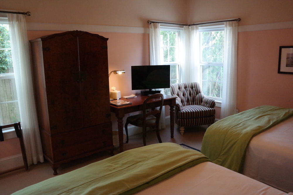 Beach Spa Bed & Breakfast Вирджиния Бийч Екстериор снимка